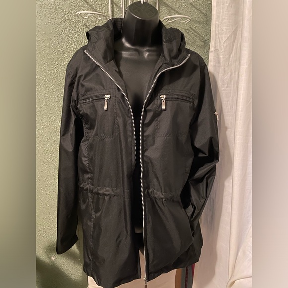 i5 Sz Med Black Hooded Rain Coat - Picture 1 of 4